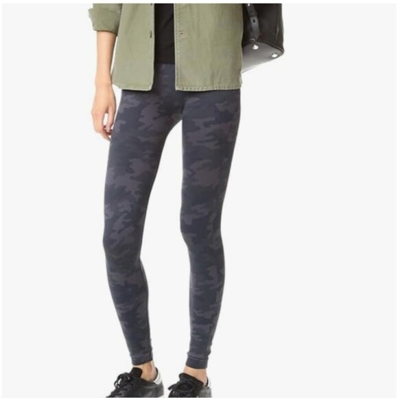 Spanx Camo Leggings Look at me now Black camo Size Small Copy - Picture 1 of 5